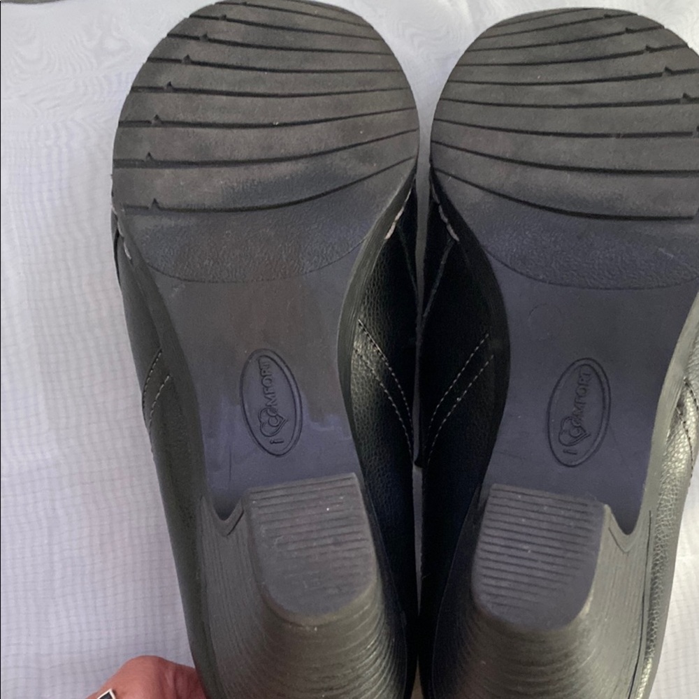 Classic Black Leather Flats Timeless Slip-On Design - Picture 5 of 11